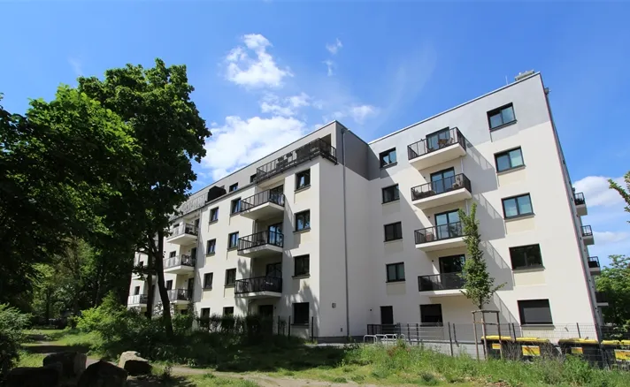Moderne 4-Zimmer-Wohnung mit Balkon und Einbauküche! — photo 1